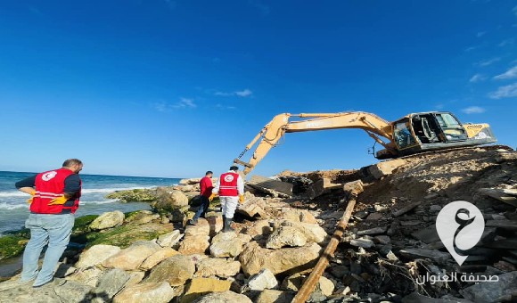 الهلال الأحمر درنة ينتشل رفات بشرية على كورنيش المدينة  - PSD العنوان 32