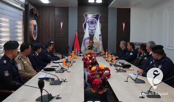 خلال اجتماع استراتيجي..أبوزريبة يناقش وقادة الأمن مكافحة الهجرة غير الشرعية والتهريب  - PSD العنوان 34