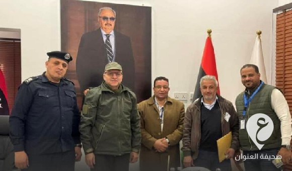 آمر المنطقة العسكرية الأمنية درنة يناقش أزمة الوقود وغاز الطهي  - PSD العنوان 27