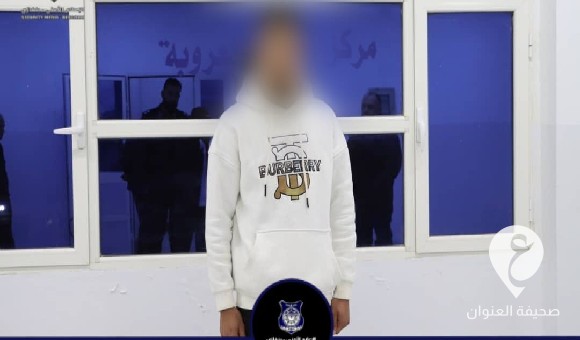 ضبط شخص اعتدى على رجل مرور خلال عمله بجامعة بنغازي - PSD العنوان 35