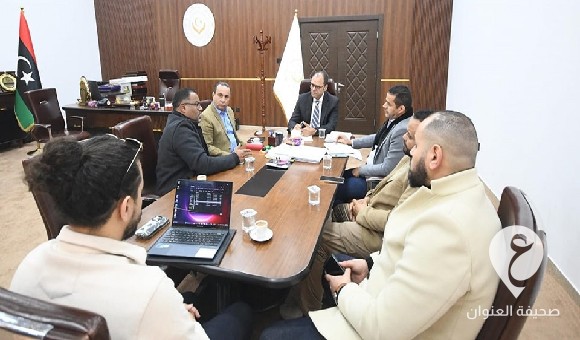 عبدالجليل يبحث المشاكل والعراقيل التي تواجه سير عمل طبي سبها  - PSD العنوان 61