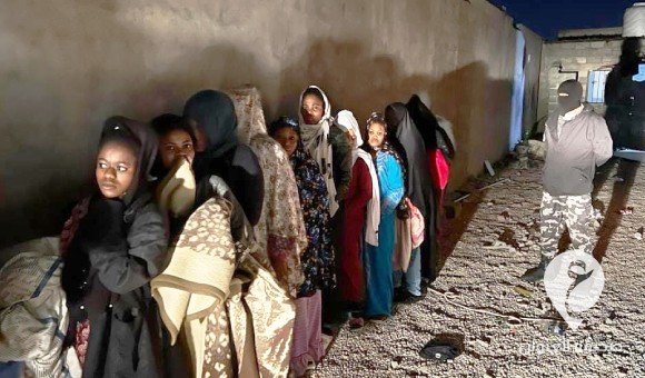 إحباط تهريب 105 مهاجرين غير شرعيين بينهم نساء بمنطقة العلوص - PSDالعنوان 2024 02 10T143002.786