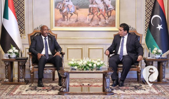 البرهان يشكر ليبيا على استقبالها لآلاف اللاجئين من السودانيين 2 البرهان يشكر ليبيا على استقبالها لآلاف اللاجئين من السودانيين