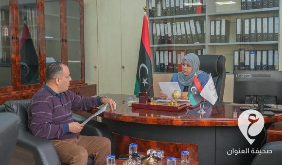 الكيلاني تؤكد على استكمال البيانات والعمل على صرف ملاحق منحة الزوجة والأولاد 