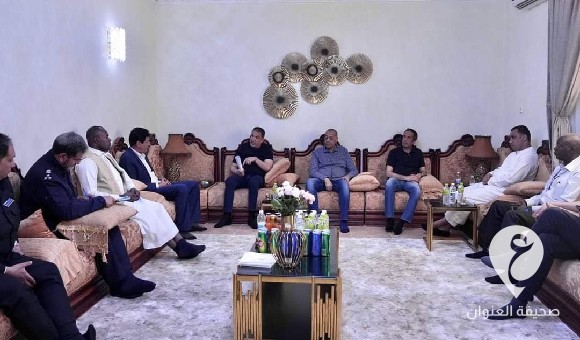 لجنة وزارية تبحث الملفات المتعلقة بالجالية السودانية النازحة في الكفرة 