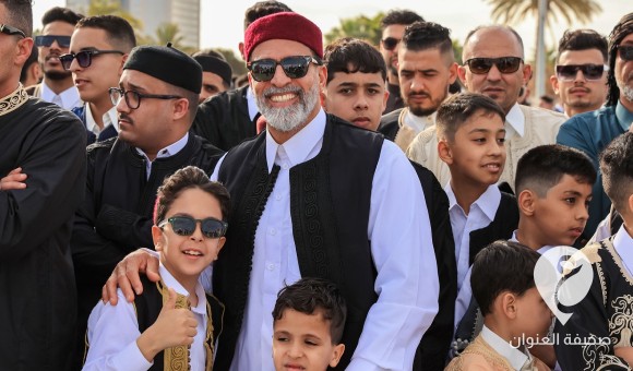 صور: المشير حفتر يشارك شباب بنغازي فرحتهم بعيد الفطر المبارك - PSDالعنوان 2024 04 10T152534.010 1