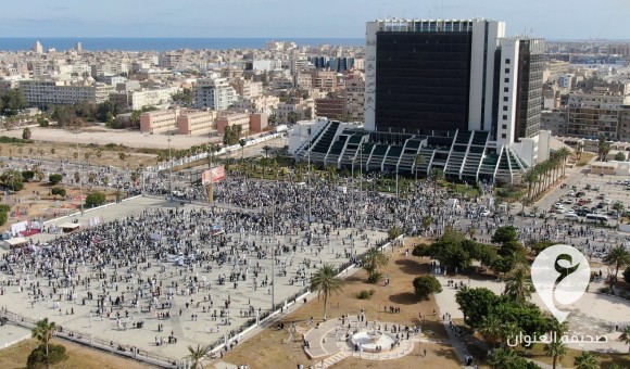 صور: المشير حفتر يشارك شباب بنغازي فرحتهم بعيد الفطر المبارك - PSDالعنوان 2024 04 10T153129.985