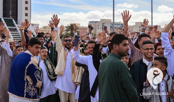 صور: المشير حفتر يشارك شباب بنغازي فرحتهم بعيد الفطر المبارك - PSDالعنوان 2024 04 10T160309.218