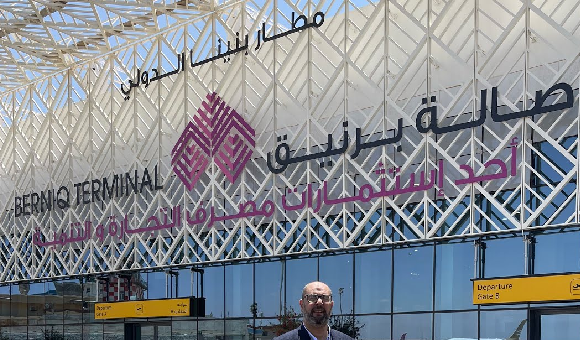 مطار بنينا يُعلق حركة الملاحة الجوية لسوء الطقس