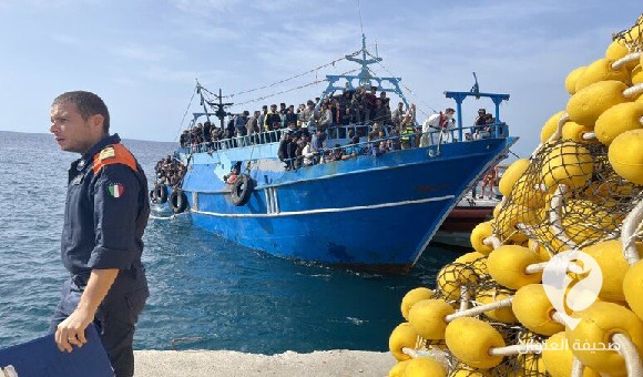"آكي" الإيطالية: وصول 393 مهاجراً أغلبهم من سواحل ليبيا خلال 24 ساعة تقريبًا 