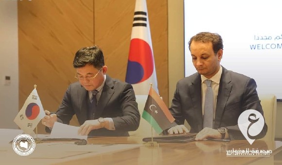 بلقاسم خليفة يوقع مذكرة تفاهم مع شركة داوو الكورية 