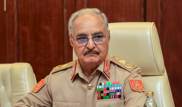 المشير حفتر: على الاتحاد الأوروبي بذل جهد أكبر لدعم العملية السياسية والاستقرار في ليبيا