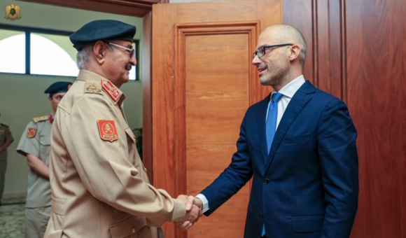 المشير حفتر: على الاتحاد الأوروبي بذل جهد أكبر لدعم العملية السياسية والاستقرار في ليبيا