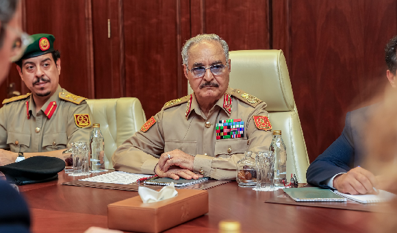 المشير حفتر: على الاتحاد الأوروبي بذل جهد أكبر لدعم العملية السياسية والاستقرار في ليبيا