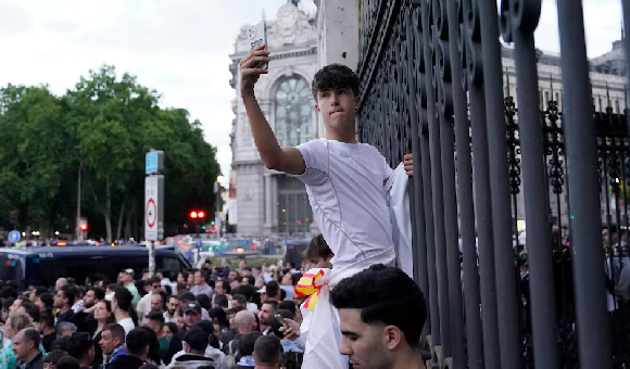 ريال مدريد بطلا لـ "الليغا" بعد فوز جيرونا المثير على برشلونة