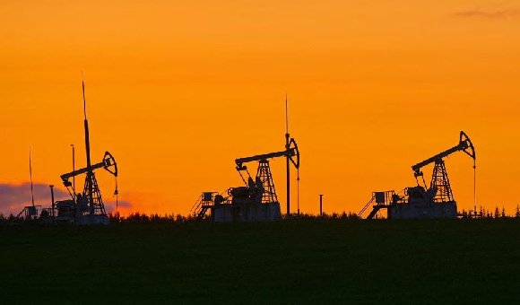 بسبب قصف إسرائيل لرفح.. النفط يرتفع وبرنت يتجاوز الـ 83.5 دولارا للبرميل