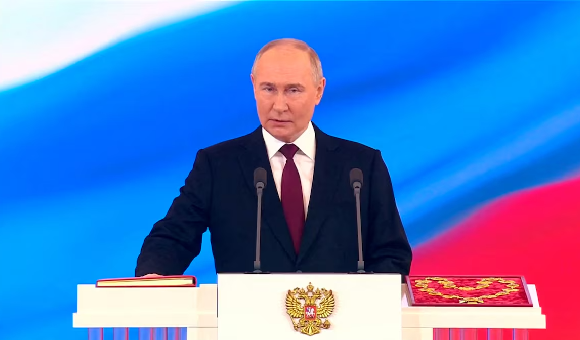 بوتين يبدأ فترة رئاسته الجديدة بتحدي الغرب