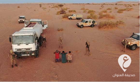 اللواء 444 قتال يتمكن من إحباط تهريب 4 شاحنات وقود وسط الصحراء 1 اللواء 444 قتال يتمكن من إحباط تهريب 4 شاحنات وقود وسط الصحراء - PSD العنوان 48