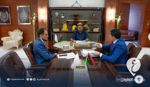 حماد يبحث مع وزير العمل أوضاع العاملين بالشركات المنسحبة والمتعثرة 2 حماد يبحث مع وزير العمل أوضاع العاملين بالشركات المنسحبة والمتعثرة