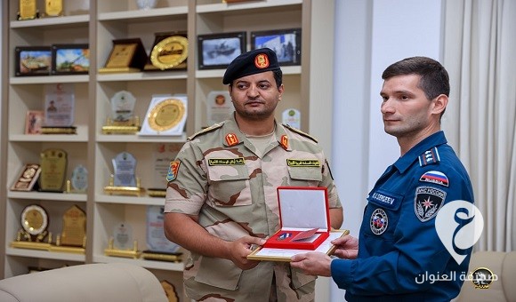 مثنيا على دورهم البارز خلال فيضانات درنة.. رئيس أركان الوحدات الأمنية يلتقي وافدا من وزارة الطوارئ الروسية - 452416326 403911109463256 8824785046514973894 n