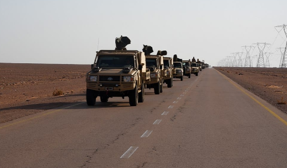 هدفها تأمين الحدود.. الأركان البرية تنشر صور للدوريات الصحراوية للجيش بالجنوب الغربي - PSDالعنوان 2024 07 19T104049 1 5 4 2 1 5 1 1