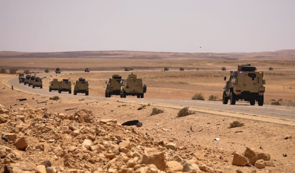 هدفها تأمين الحدود.. الأركان البرية تنشر صور للدوريات الصحراوية للجيش بالجنوب الغربي