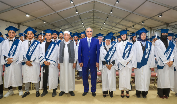حضور القائد العام للقوات المسلحة في حفل تخريج جامعة درنة بعد الكارثة - PSDالعنوان 2024 07 19T104049 1 5 4 2 1 5 9 3 1 1 1 4 1 1 3 2 1 1 1 8 9