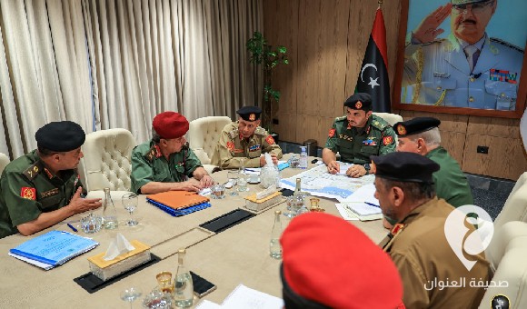 صدام خليفة يبحث مع آمري المناطق العسكرية تنفيذ قرارات القائد العام 