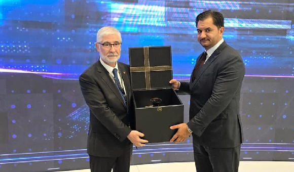 رئيس أركان القوات البرية يلتقي وزير الدفاع التركي في "ساها إكسبو 2024" - PSDالعنوان 2024 08 16T100534.240 1 1 2 7 5 3