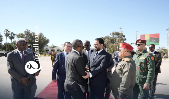 بحضور حماد.. مراسم توديع رئيس غينيا بيساو في مطار بنينا بعد زيارة رسمية إلى بنغازي - psd elenwan 4 8