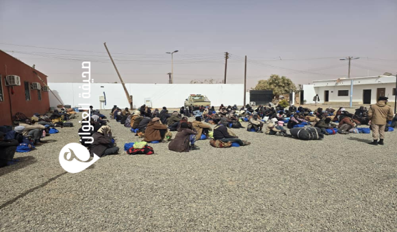 ترحيل 121 مهاجرًا غير شرعي يحملون الجنسية التشادية من الكفرة 