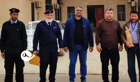 المدعي العام العسكري يسلم قطعة أثرية نادرة إلى مصلحة الآثار - psd elenwan 1 11