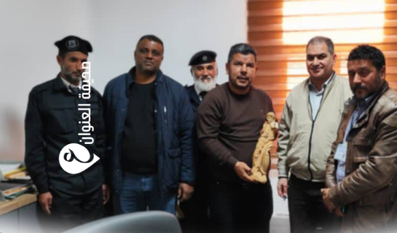 المدعي العام العسكري يسلم قطعة أثرية نادرة إلى مصلحة الآثار - psd elenwan 22