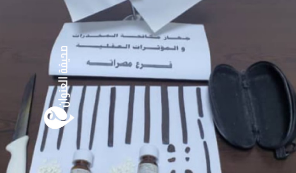 جهاز مكافحة المخدرات في مصراتة يضبط متهمين بحيازة مواد مخدرة - psd elenwan 30