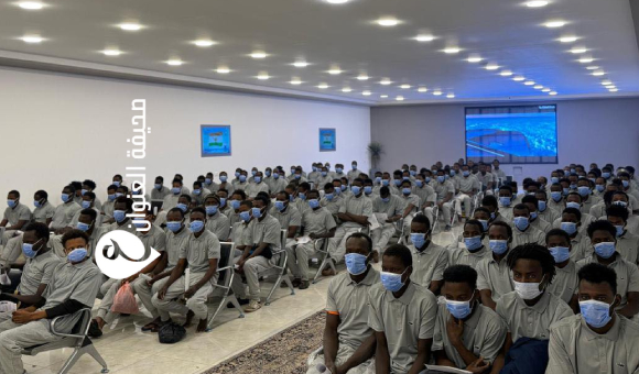 جهاز مكافحة الهجرة بطرابلس يرحل مهاجرين غير شرعيين من النيجر عبر البر - psd elenwan 45