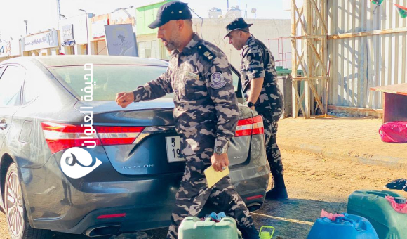 ضبط كميات وقود وسلع معدّة للتهريب في منفذ رأس إجدير - psd elenwan 2 21