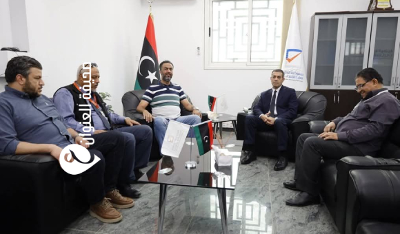 السايح يُجري زيارة تفقدية لمكتب الإدارة الانتخابية بنغازي - psd elenwan 16