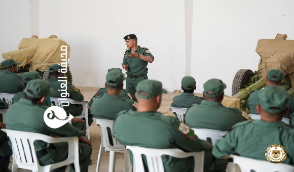 إطلاق دورة تدريبية لضباط ومدفعية اللواء 30 لتعزيز الجاهزية القتالية 