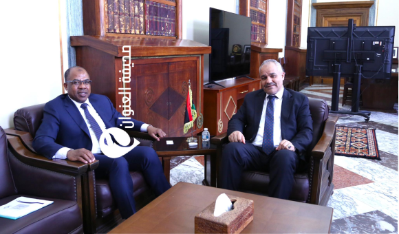 المحافظ ووزير الاقتصاد يبحثان دعم قطاع النفط وتعزيز كفاءة المؤسسة 