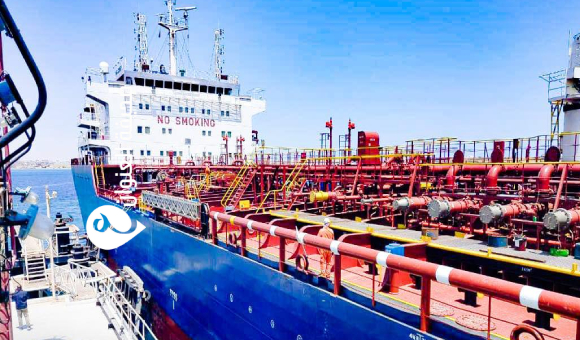 وصول ناقلة نفطية لميناء طبرق محمّلة بـ32 ألف طن من البنزين - psd elenwan 11