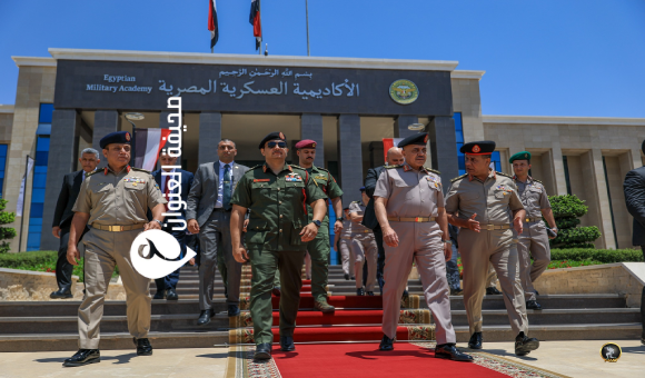 خلال تخريج دورة القادة والأركان.. رئيس أركان القوات البرية يشيد بمستوى الأكاديمية العسكرية المصرية