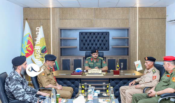 رئيس أركان الوحدات الأمنية يجري جولة تفقدية في اللواء الخامس بسبها - psd elenwan 2 22