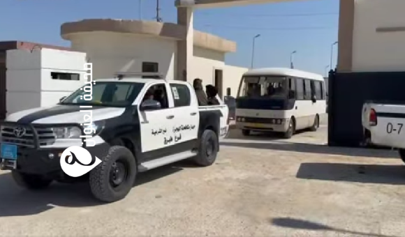 مكافحة الهجرة غير الشرعية طبرق يرحّل 150 مهاجرًا مصريًا  