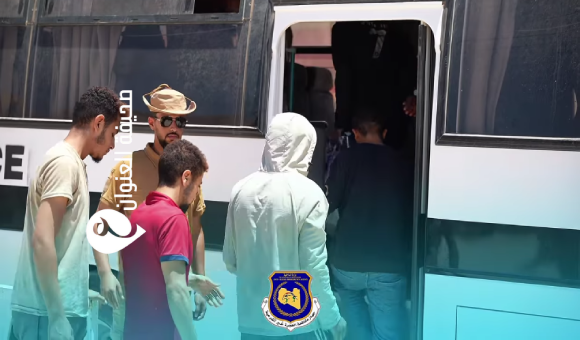 فرع جهاز الهجرة ببنغازي يُرحّل 194 مهاجرًا مصريًا مخالفًا 