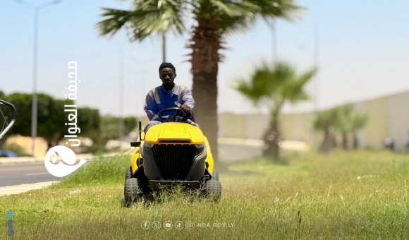 الوطني للتنمية يواصل حملات النظافة وصيانة الحدائق في سرت 