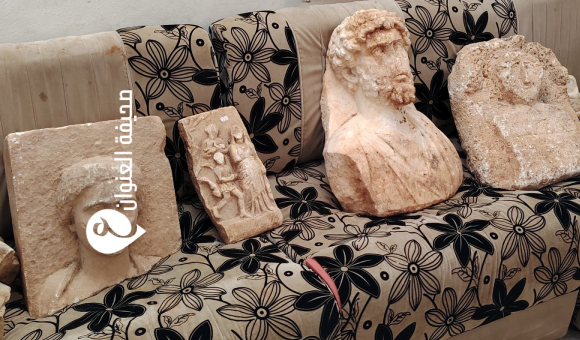 أخوان يسلمان قطعا أثرية ثمينة لمديرية أمن القبة - psd elenwan 2025 07 24T141148.447