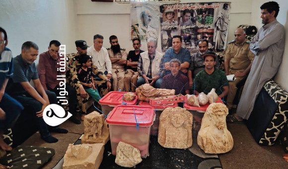 أخوان يسلمان قطعا أثرية ثمينة لمديرية أمن القبة - psd elenwan 2025 07 24T141212.602