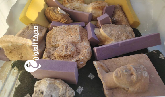 أخوان يسلمان قطعا أثرية ثمينة لمديرية أمن القبة - psd elenwan 2025 07 24T141235.217