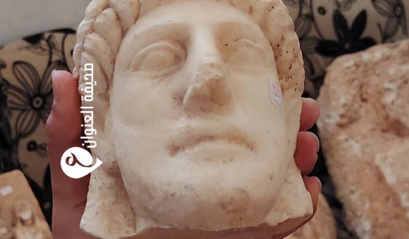 أخوان يسلمان قطعا أثرية ثمينة لمديرية أمن القبة - psd elenwan 2025 07 24T141325.792