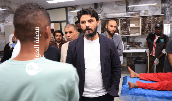 وكيل الصحة يتفقد مصابي حريق مستودع الشاحنات في سبها 